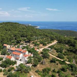 Vis, kamena kuća, 140m2, Marinje Zemlje