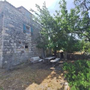 Vis, kamena kuća, 140m2, Marinje Zemlje