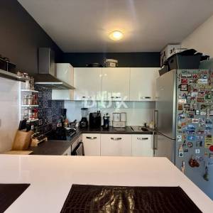 Viškovo, centar, stan, 100 m2, 2 garažna mjesta, namješteno