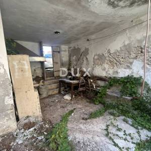 Vodice, centar, kamena kuća, 170 m², 150 m od mora