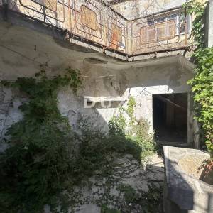 Vodice, centar, kamena kuća, 170 m², 150 m od mora