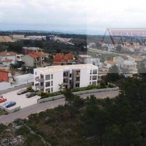 Vodice novogradnja  45 m2 1sobni stan sa vrtom i parking mjestom