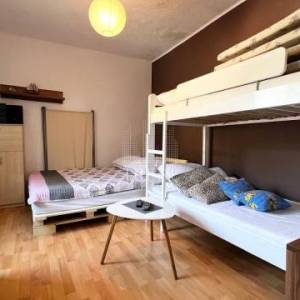 VRBNIK – SAMOSTOJEĆA KUĆA S DVIJE STAMBENE JEDINICE!