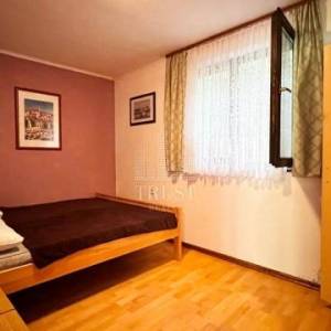 VRBNIK – SAMOSTOJEĆA KUĆA S DVIJE STAMBENE JEDINICE!