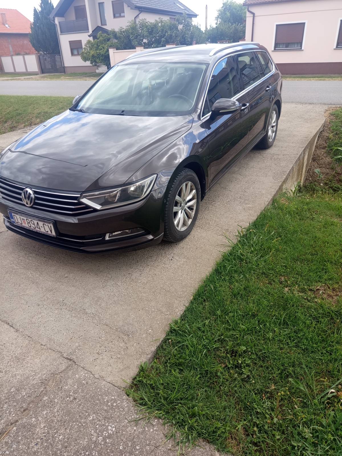 VW Passat Variant 1.6 TDI DSG VELIKI SERVIS REG 1 god