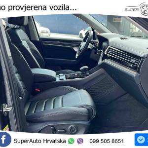 VW Touareg 3.0 TDI V6 4M Aut. Elegance 231 KS, PANO+MATRIX+ACC+GR SJED+KAM+PDC