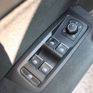 VW Touran 1.6 TDi DSG *NAVIGACIJA, KAMERA*