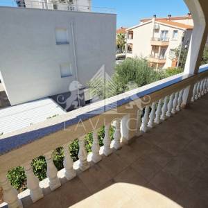 Zadar – Diklovac | Samostojeća kuća 630 m² s 4 stana, garažom i okućnicom