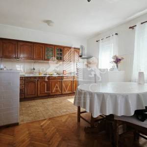 Zadar – Diklovac | Samostojeća kuća 630 m² s 4 stana, garažom i okućnicom