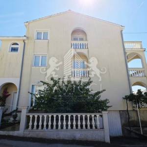 Zadar – Diklovac | Samostojeća kuća 630 m² s 4 stana, garažom i okućnicom