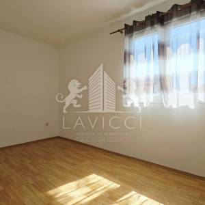 Zadar – Diklovac | Samostojeća kuća 630 m² s 4 stana, garažom i okućnicom