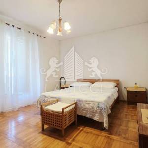 Zadar – Diklovac | Samostojeća kuća 630 m² s 4 stana, garažom i okućnicom