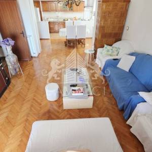 Zadar – Diklovac | Samostojeća kuća 630 m² s 4 stana, garažom i okućnicom