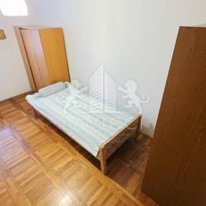 Zadar – Diklovac | Samostojeća kuća 630 m² s 4 stana, garažom i okućnicom