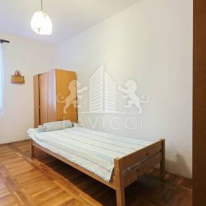 Zadar – Diklovac | Samostojeća kuća 630 m² s 4 stana, garažom i okućnicom