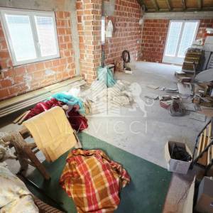 Zadar – Diklovac | Samostojeća kuća 630 m² s 4 stana, garažom i okućnicom