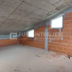 Zagreb, Gornji Bukovac, Salopekova ul., zgrada s dva stana 125 m2 ROH BAU