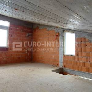 Zagreb, Gornji Bukovac, Salopekova ul., zgrada s dva stana 125 m2 ROH BAU