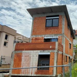 Zagreb, Gornji Bukovac, Salopekova ul., zgrada s dva stana 125 m2 ROH BAU
