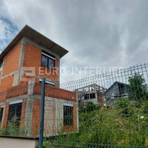 Zagreb, Gornji Bukovac, Salopekova ul., zgrada s dva stana 125 m2 ROH BAU