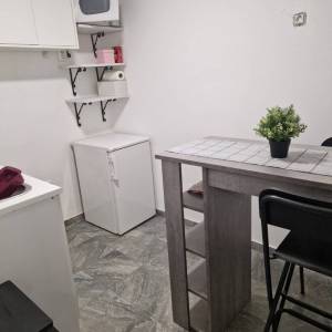 Zagreb-Kanal,adaptiran 1S stan 30m2 u prizemlju zgrade, blizina centra