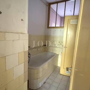 Zagreb, na odličnoj lokaciji-trosoban stan s dva balkona 77m2