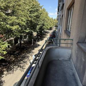Zagreb, na odličnoj lokaciji-trosoban stan s dva balkona 77m2