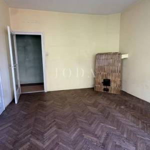 Zagreb, na odličnoj lokaciji-trosoban stan s dva balkona 77m2
