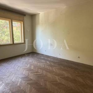 Zagreb, na odličnoj lokaciji-trosoban stan s dva balkona 77m2