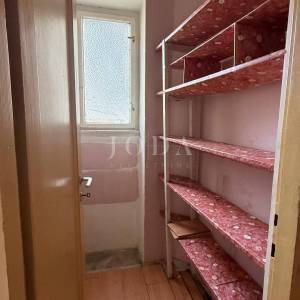 Zagreb, na odličnoj lokaciji-trosoban stan s dva balkona 77m2