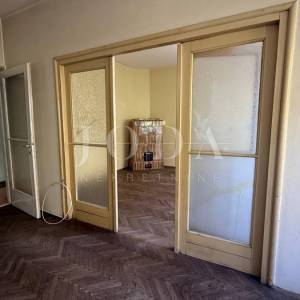 Zagreb, na odličnoj lokaciji-trosoban stan s dva balkona 77m2