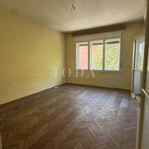 Zagreb, na odličnoj lokaciji-trosoban stan s dva balkona 77m2