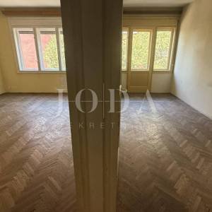 Zagreb, na odličnoj lokaciji-trosoban stan s dva balkona 77m2