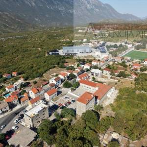Zagvozd 1443 m2 građevinsko zemljište - strogi centar!