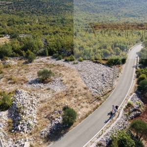 Zagvozd 2001 m2 građevinsko zemljište panoramski pogled - novo!