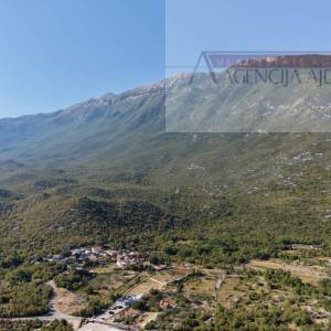 Zagvozd 2001 m2 građevinsko zemljište panoramski pogled - novo!