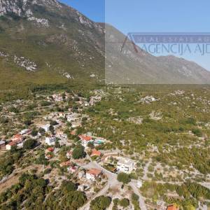 Zagvozd 2001 m2 građevinsko zemljište panoramski pogled - novo!