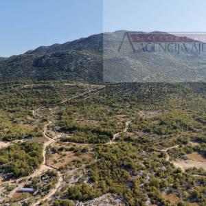 Zagvozd 2001 m2 građevinsko zemljište panoramski pogled - novo!