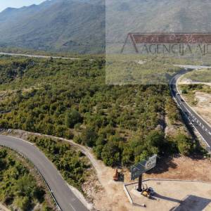 Zagvozd 8900 m2 građevinsko zemljište - TOP LOKACIJA - novo!