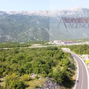 Zagvozd 8900 m2 građevinsko zemljište - TOP LOKACIJA - novo!