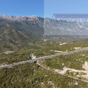 Zagvozd 8900 m2 građevinsko zemljište - TOP LOKACIJA - novo!