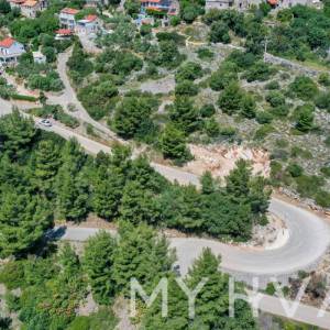 Zemljište s građevinskom dozvolom i pogledom na more u Zavala