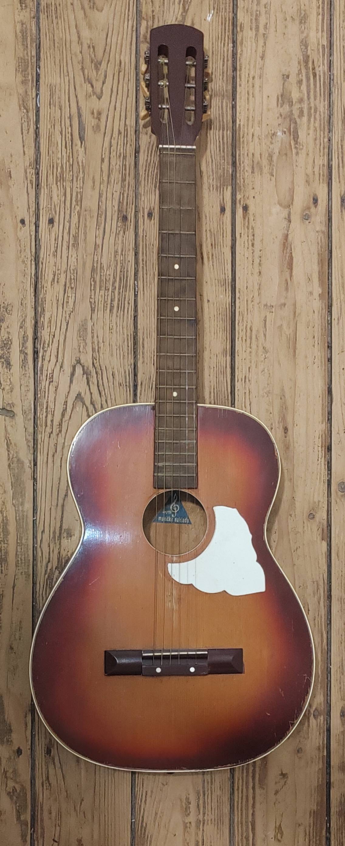 Akustična gitara Tango (Muzička naklada Zagreb) – Retro / Vintage