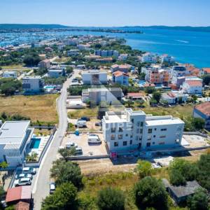 BIBINJE – Novogradnja, stan S3 s dvije spavaće sobe, dvije terase i pogledom na more!