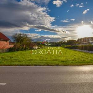 BIKOVEC: 9 km od VARAŽDINA, 5 €/m2!