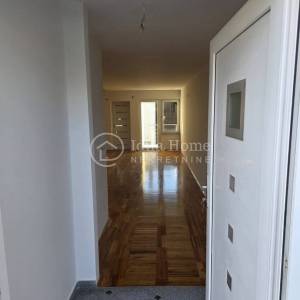 Bregana/7 sobna kuća u nizu/3etaže/vrt