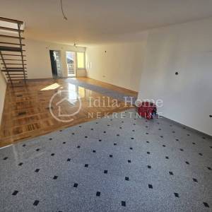 Bregana/7 sobna kuća u nizu/3etaže/vrt