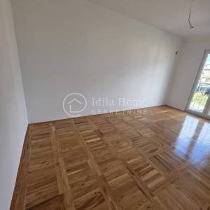 Bregana/7 sobna kuća u nizu/3etaže/vrt
