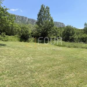 Bribir, građevinsko zemljište 700m2