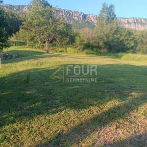 Bribir, građevinsko zemljište 700m2